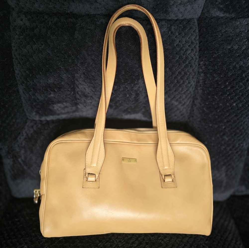 Gucci Elegant Tan Leather Handbag
